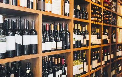 酒類(lèi)批發(fā)商紛紛轉(zhuǎn)型開(kāi)實(shí)體店,走陽(yáng)關(guān)道還是擠獨(dú)木橋?