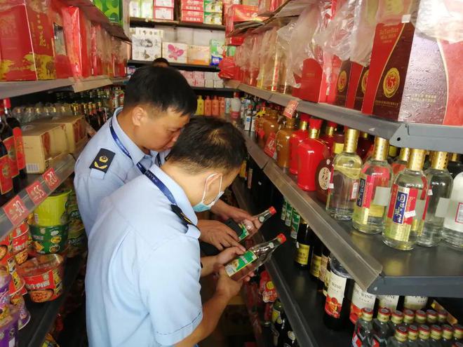 梧州龍圩區市場監管局共查獲一批問題白酒105瓶,立案6起!